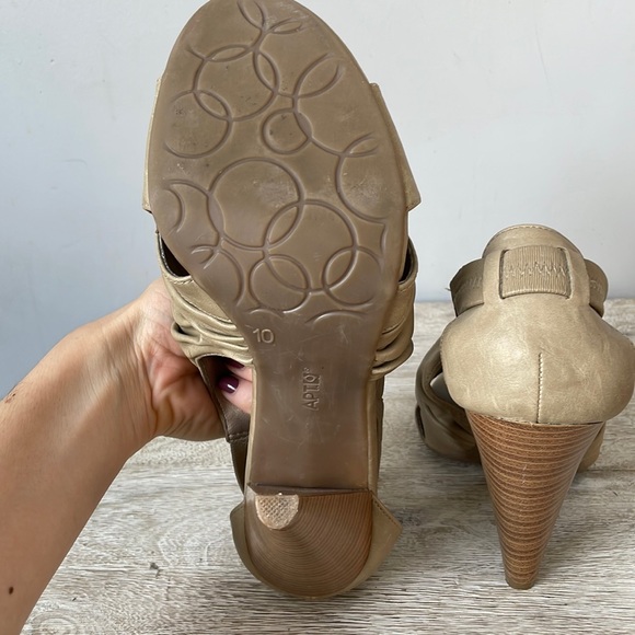 Tan Coloured Heels - NEVER WORN - Picture 2 of 2